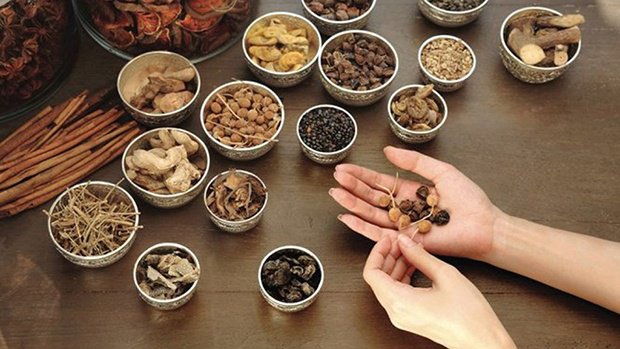 Có nên sử dụng thuốc Đông y hỗ trợ cải thiện tiền mãn kinh?