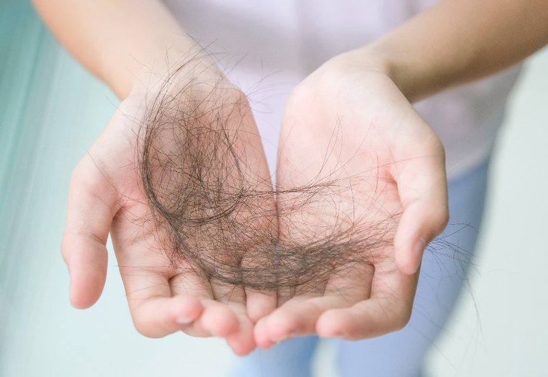 Nguyên nhân tại sao tóc rụng nhiều và cách khắc phục