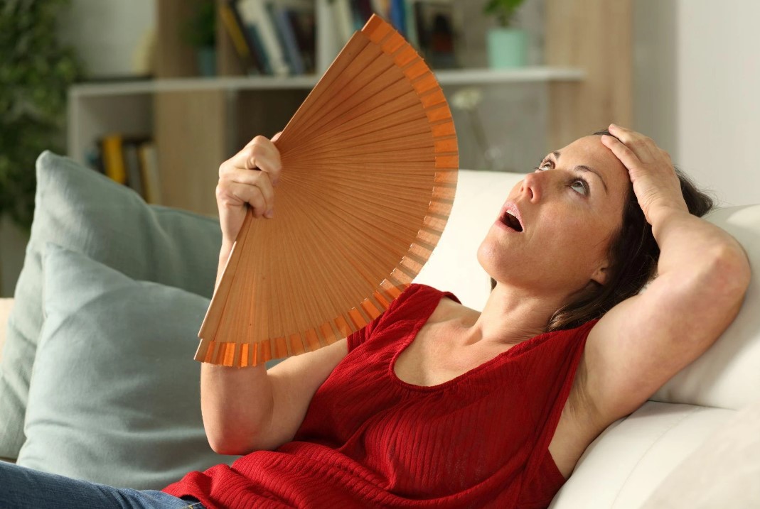 Đối mặt nhiều tác hại do mãn kinh sớm